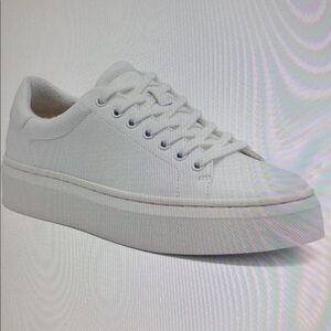 NWB Abeo Jumpstreet Sneaker. Size  7. 
Color White Leather